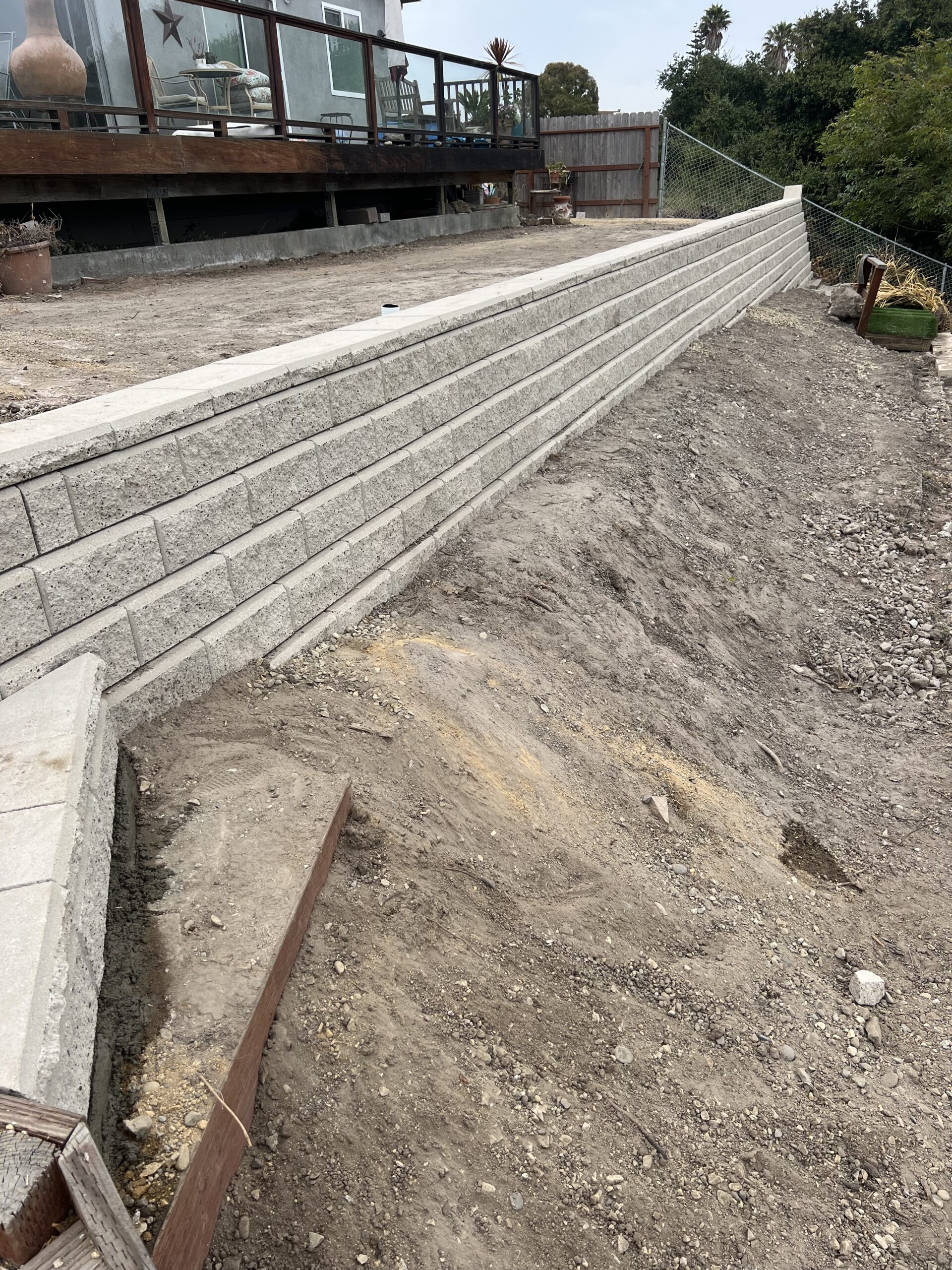 Flagstone walkway atop retaining wall